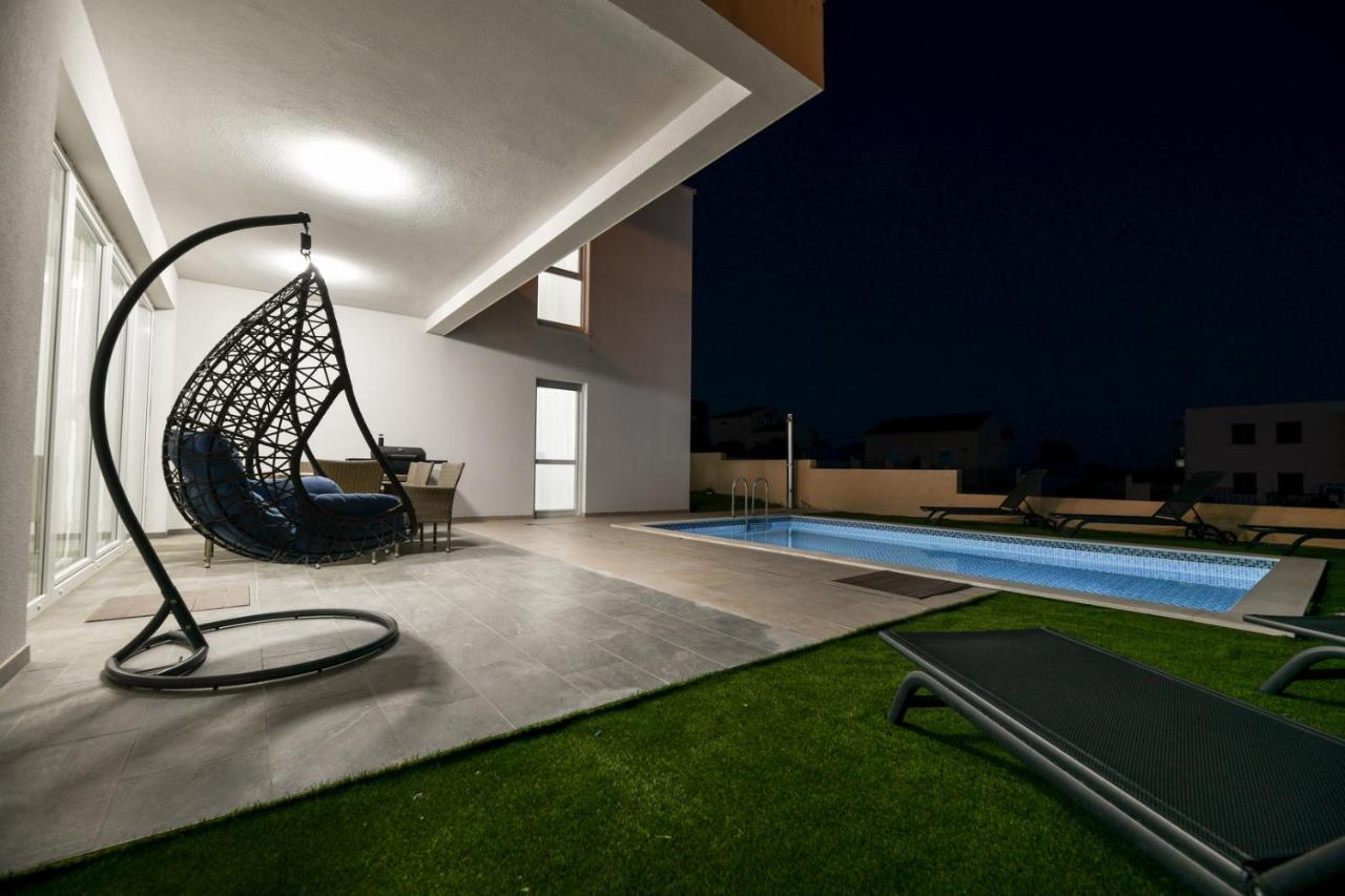 Crowonder Sunrise With Swimming Pool And Seaview Villa *